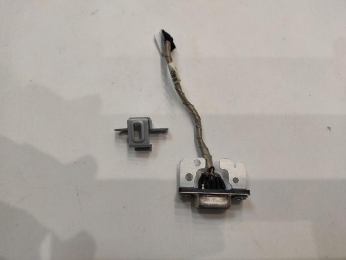 Разъем VGA на проводе и уголок фиксации Lenovo Y550 Y550P DC301005I00