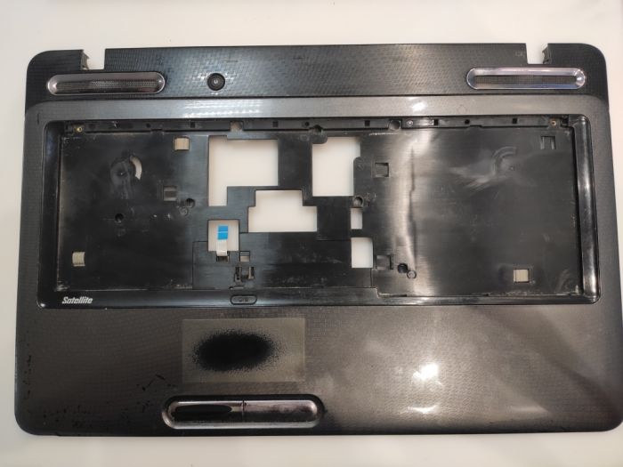 Верхняя часть корпуса (топкейс) Toshiba L675 L675D AP0CK000700 отсуствуют две футерки в области правой петли P\N: AP0CK000500 , FA0CK000500 , K000099060