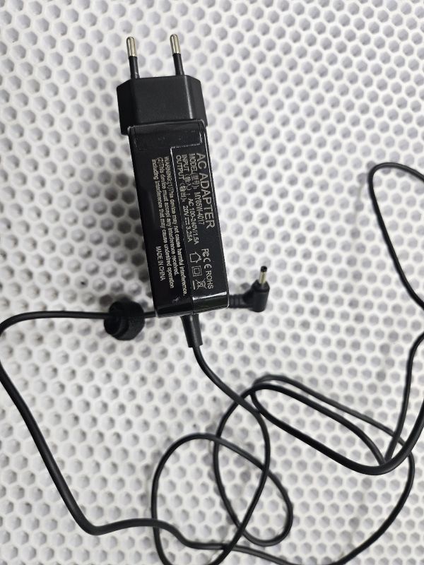 Зарядка для ноутбука Lenovo 20V 3.25A (65W) 4.0x1.7мм (квадратная) вилка сбоку, бу