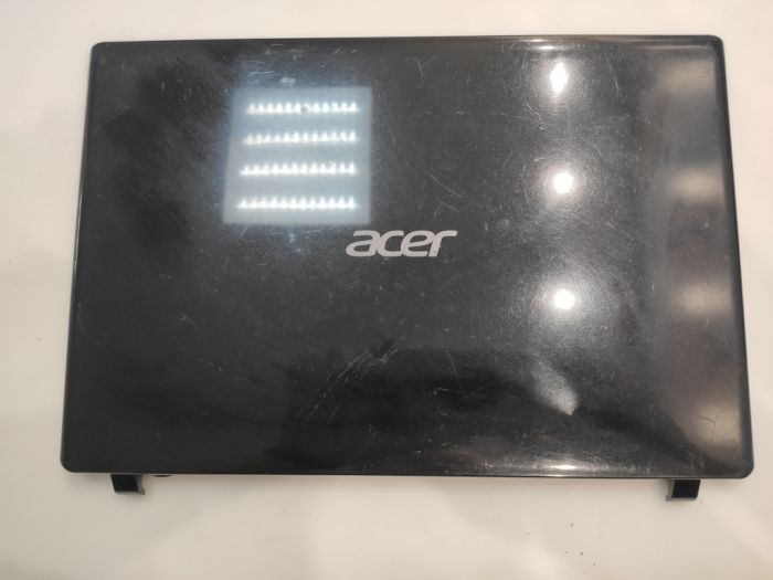 Крышка матрицы Acer V5-131 (нетбук) Q1VZC AP0RO0006D0 нет одной футорки петли