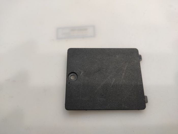 Крышка заглушка корпуса (маленький лючек) отсек wi-fi Toshiba R850