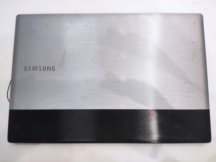 Крышка матрицы Samsung RV513 RV515 RV520 BA75-02850A серая с черным