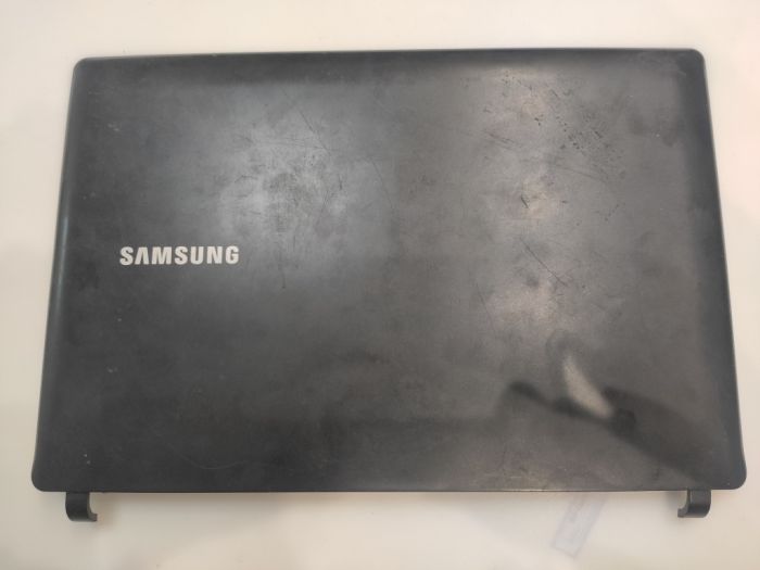 Крышка матрицы Samsung N145 plus BA75-02708A крепления в порядке, с антеннами wi-fi, черная