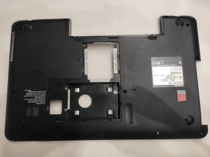 Нижняя часть корпуса поддон для ноутбука Toshiba C870 H000028180 повреждено 2 крепения к топкейсу