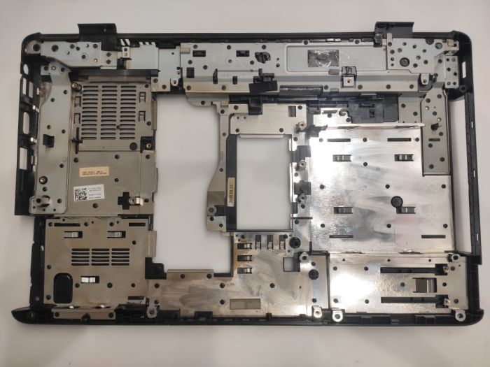 Нижняя часть корпуса (поддон) Dell Inspiron 1545 (PP41L) CN-0U499F-38561