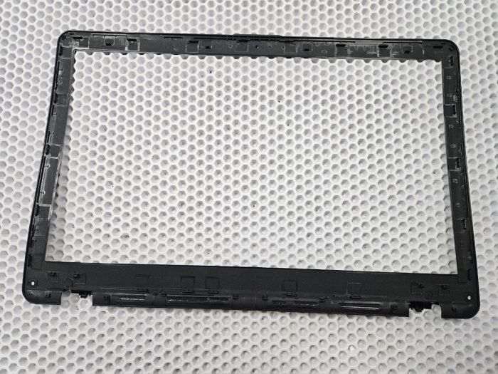 Рамка матрицы Asus X542