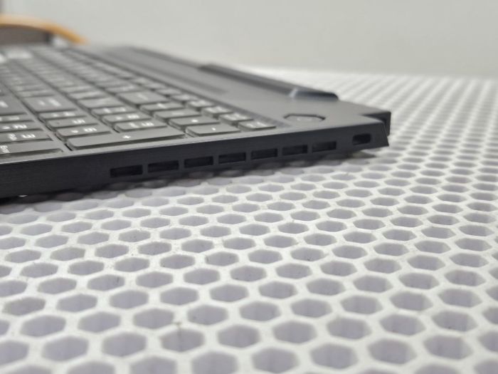 Верхняя часть корпуса(топкейс) с клавиатурой RGB Asus FX506 c решеткой выдува сбоку без тачпада