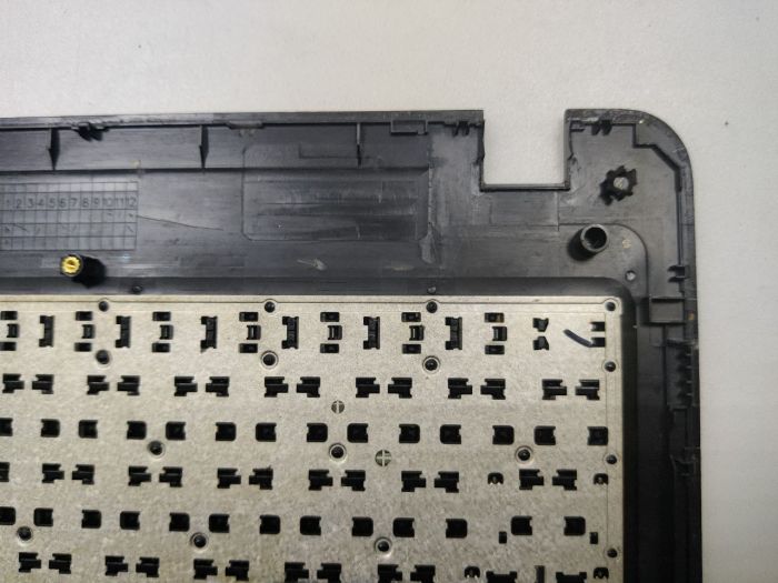 Верхняя часть корпуса, Топкейс с клавиатурой для ноутбука Asus X540 сломана одна футорка