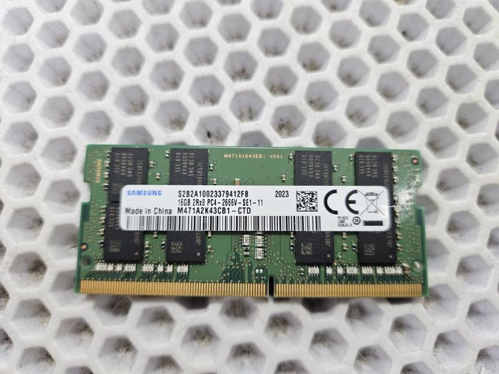 Оперативная память Samsung SODIMM DDR4 16 ГБ 2666 мГц M471A2K43CB1-CTD