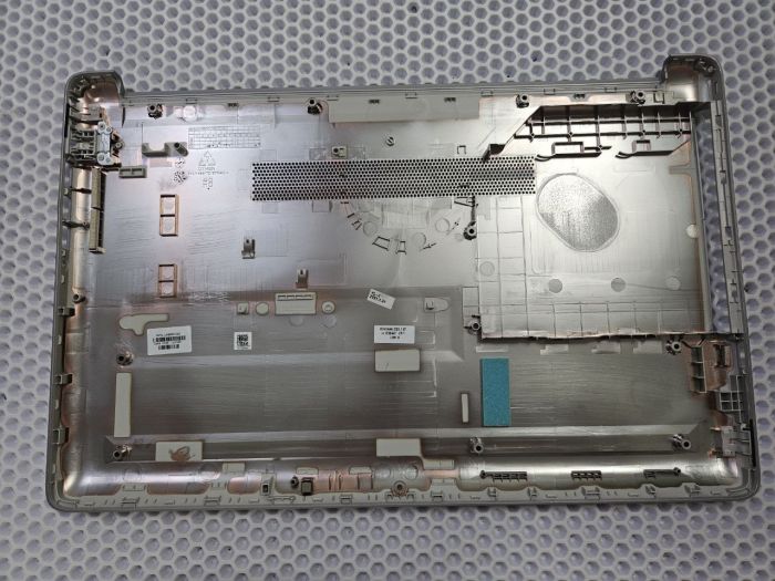 Нижняя часть корпуса (поддон) для HP 15-da серебро с приводом