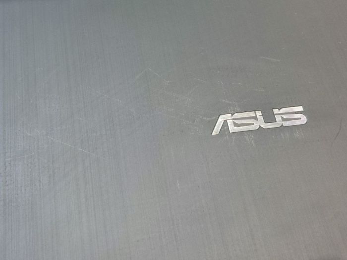 Крышка экрана (матрицы) Asus X540 черная, царапины