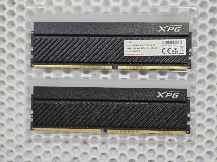 Оперативная память ADATA XPG SPECTRIX D45G RGB [AX4U32008G16A-DCBKD45G] 3200мгц DDR4 DIMM 16 ГБ