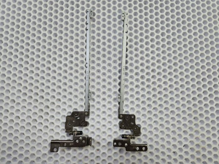 Петли для ноутбука Acer TravelMate B118 (пара) 33.VHPN7.002