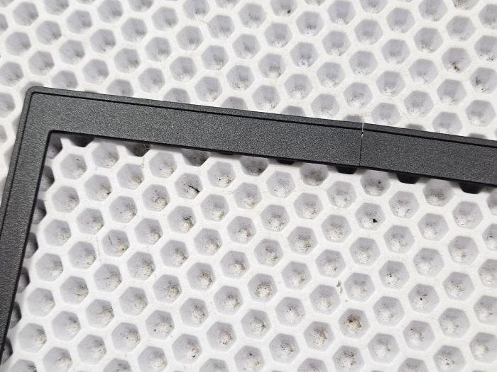 Рамка матрицы для ноутбука Lenovo E580 черная сломана