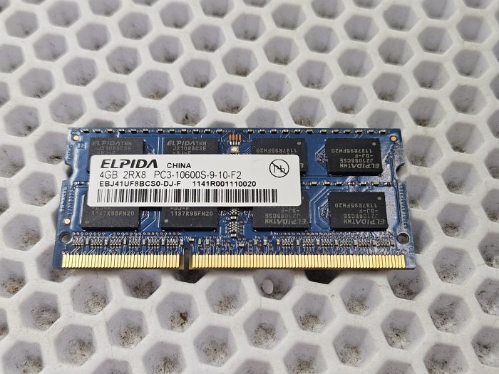 Оперативная память  Elpida DDR3 4Gb 1333 MHz SODIMM (EBJ41UF8BCS0-DJ-F)