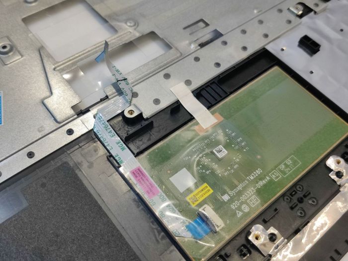 Верхняя часть корпуса (топкейс) Lenovo ideapad 300-17isk 300-17 AP0YQ000300