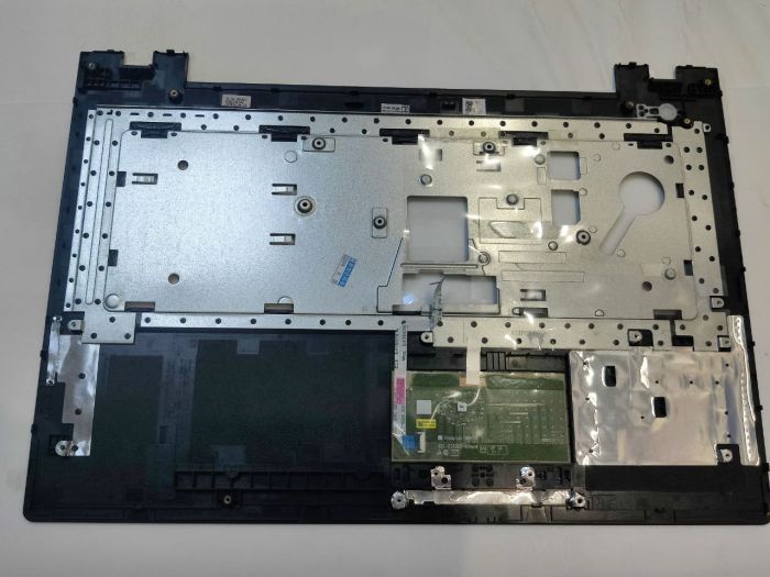 Верхняя часть корпуса (топкейс) Lenovo ideapad 300-17isk 300-17 AP0YQ000300