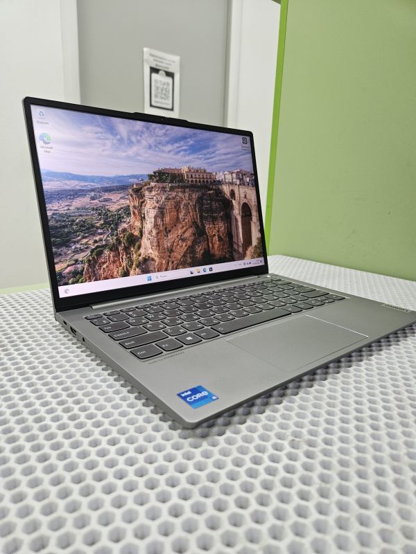 Ноутбук Lenovo 13 g2 itl SSD 512/8 ГБ озу/i5-1135G7