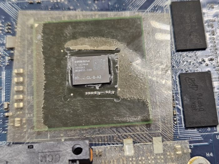 Материнская плата LA-7988P, Socket rPGA989 (G2), видеочип N14M-GL-B-A2 (GeForce G710M), тип памяти DDR3, северный мост SLJ8E для ноутбука Lenovo G580, подломана защелка разъема ОЗУ