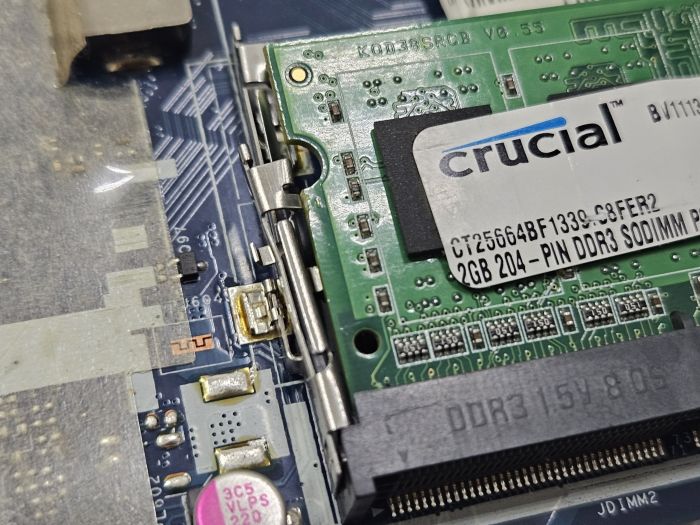 Материнская плата LA-7988P, Socket rPGA989 (G2), видеочип N14M-GL-B-A2 (GeForce G710M), тип памяти DDR3, северный мост SLJ8E для ноутбука Lenovo G580, подломана защелка разъема ОЗУ