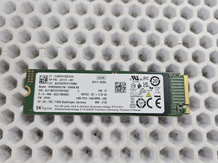 Твердотельный накопитель SK Hynix SSD HP L61177-001 256GB M.2 PCIe NVMe 2280 HFM256GDJTNI-82A0A бу
