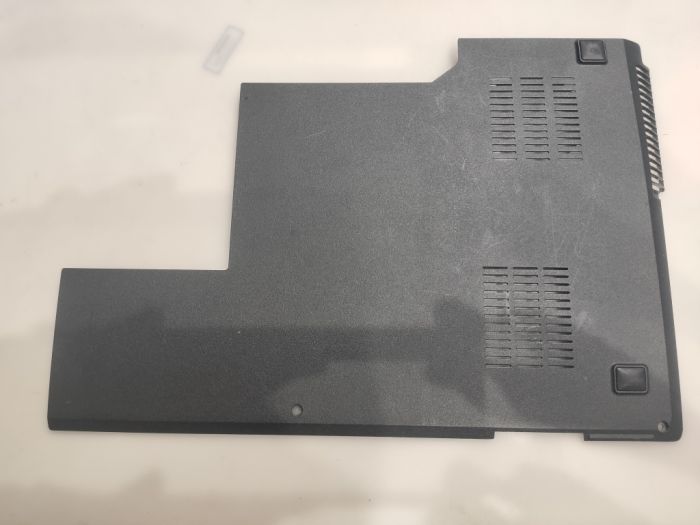 Крышка заглушка корпуса, отсек HDD RAM 6-42-W6508-105 Dexp W650SF W650SH W650SB нет 1 соты на решетке радиатора