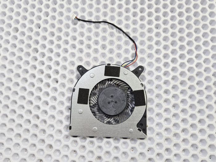 Вентилятор системы охлаждения p/n: DB07505H05M DC5V 0.50A 4 PIN