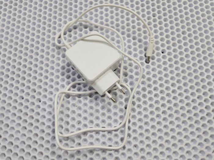 Зарядка для ноутбука 12V 2.5A (30W) 3.5x1.35мм