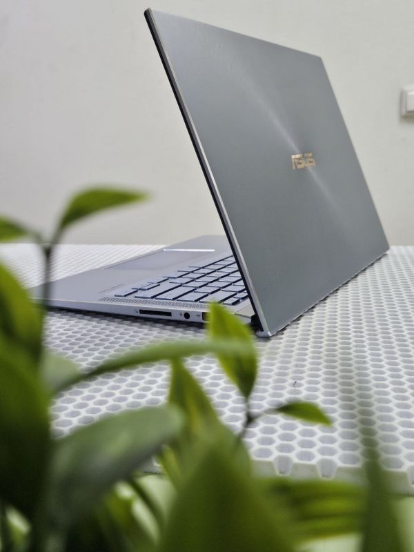 Ноутбук ASUS Zenbook 14 UX43F