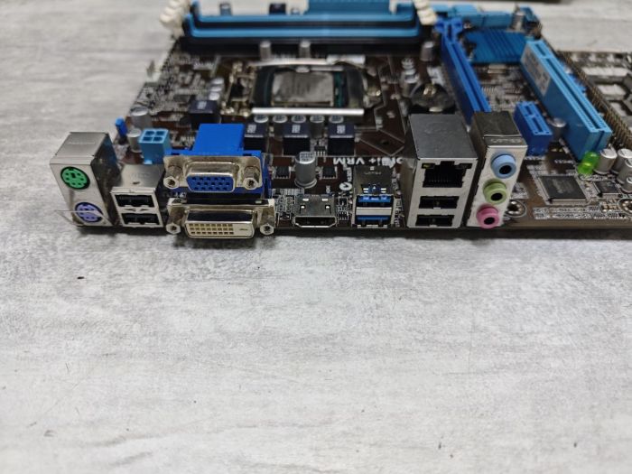 Материнская плата Asus B75M-PLUS / LGA 1155 / 4 слота озу / Pentium G2030