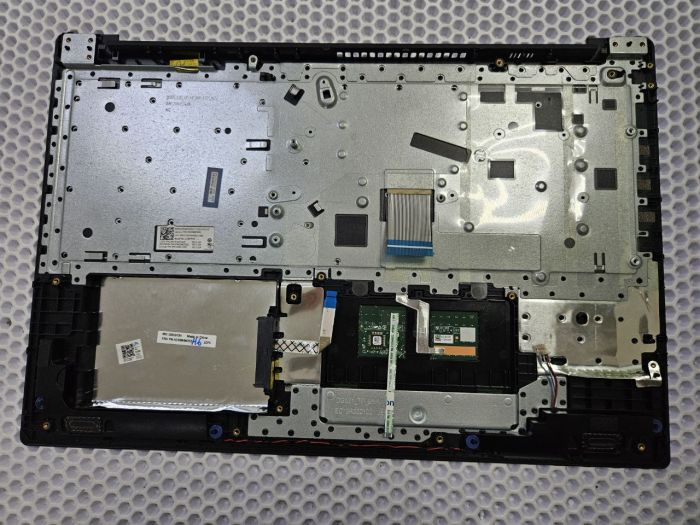 Верхняя часть корпуса (топкейс) для ноутбука Lenovo 320-15IKB новый, с замененной клавиатурой