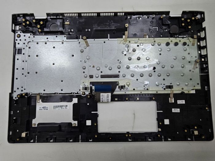 Верхняя часть корпуса (топкейс) с клавиатурой для ноутбука Hp Envy 17-AE 6070b1167201 серебро (подклеена футорка)