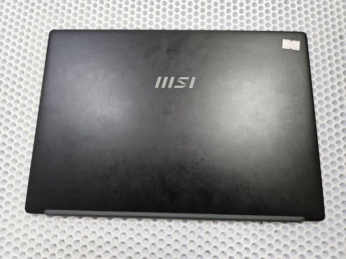 Крышка матрицы для для MSI Modern 14 C12M-233XRU 3074J1A214M царапины в углу сверху