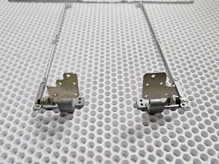 Петли в комплекте с направлябщей петель для Asus N71J