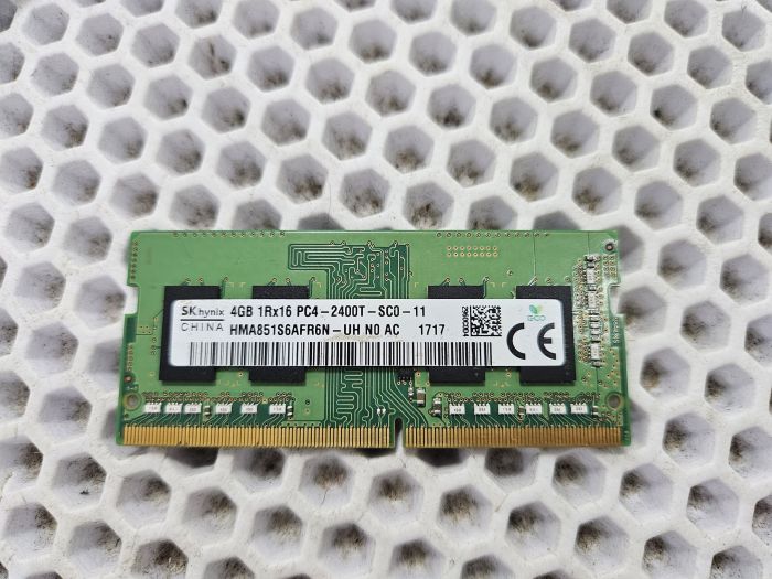 Оперативная память SODIMM 4Gb Hynix DDR4 2400 (HMA851S6AFR6N-UH)