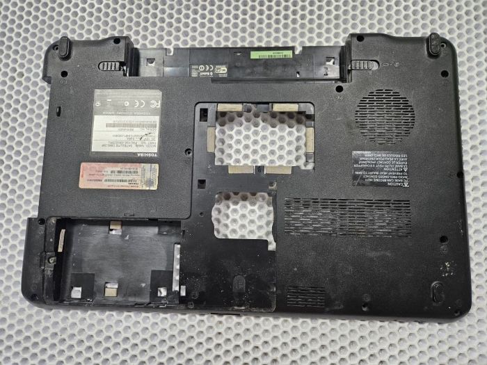 Нижняя часть корпуса (поддон) Toshiba C660 AP0II000100 AP0H0000400
