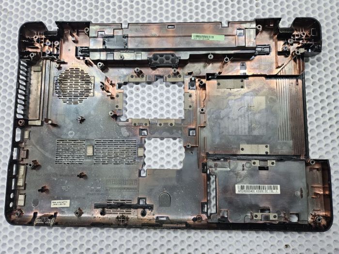 Нижняя часть корпуса (поддон) Toshiba C660 AP0II000100 AP0H0000400