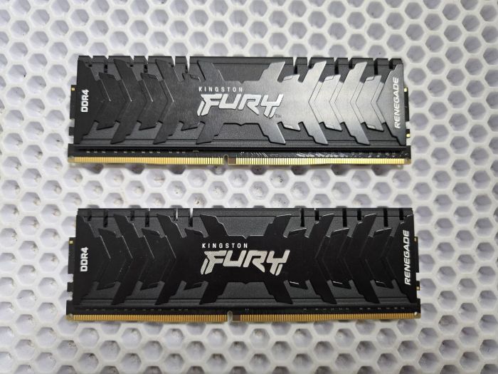 Оперативная память Kingston FURY Renegade [KF436C16RBK2/16]  DIMM 3600Мгц 16 ГБ