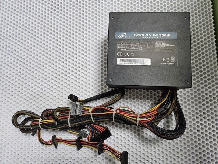 Блок питания FSP EPSILON F4 550 550W бу