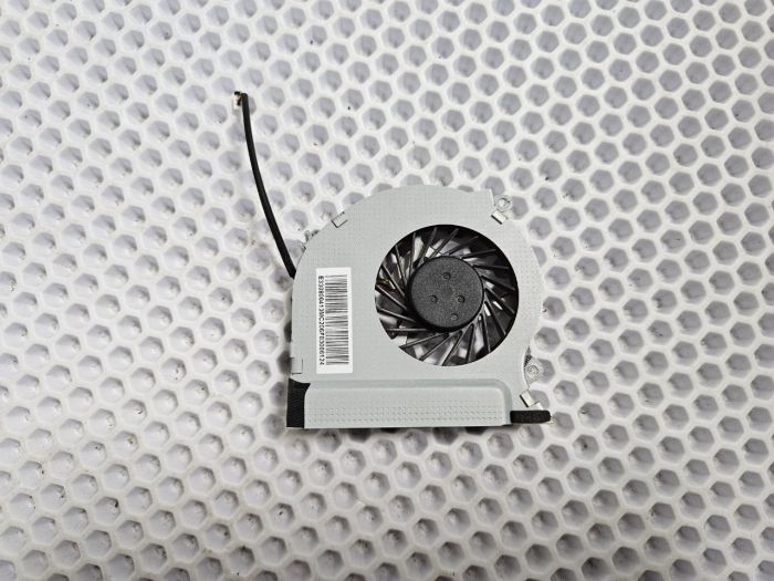 Вентилятор N039 PAAD06015SL для MSI GP70