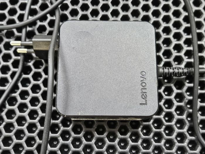 Зарядка для ноутбука Lenovo 20V 3.25A (65W) 4.0x1.7мм (квадратная) вилка сбоку, бу, ориг
