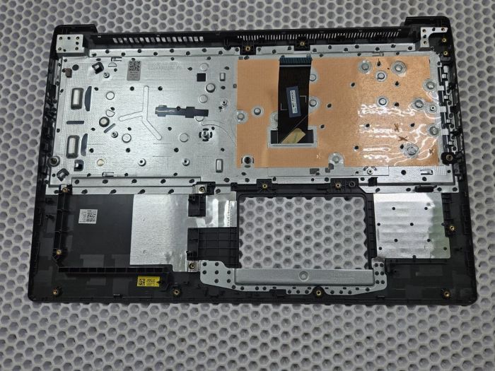 Верхняя часть корпуса (Топкейс) с клавиатурой для ноутбука Lenovo V15-IIL (трещина в районе тачпада)