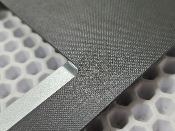 Верхняя часть корпуса (Топкейс) с клавиатурой для ноутбука Lenovo V15-IIL (трещина в районе тачпада)