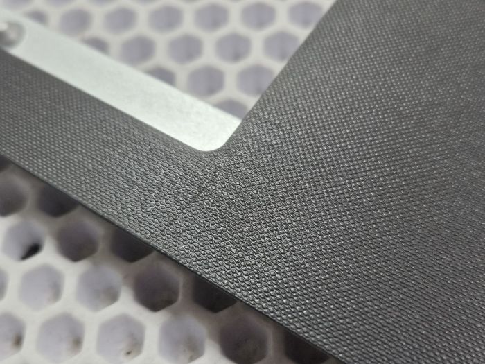 Верхняя часть корпуса (Топкейс) с клавиатурой для ноутбука Lenovo V15-IIL (трещина в районе тачпада)