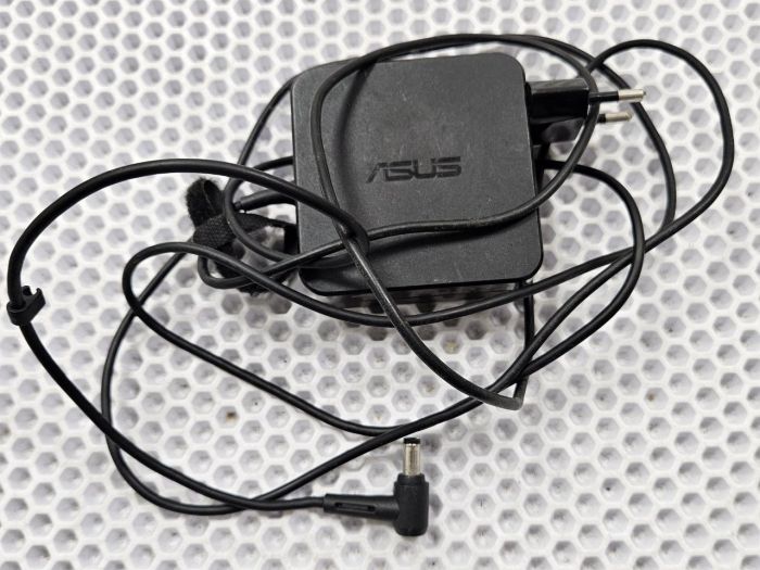 Блок питания для ноутбука Asus 19v 3.42A (65w) 4.5x3.0 бу