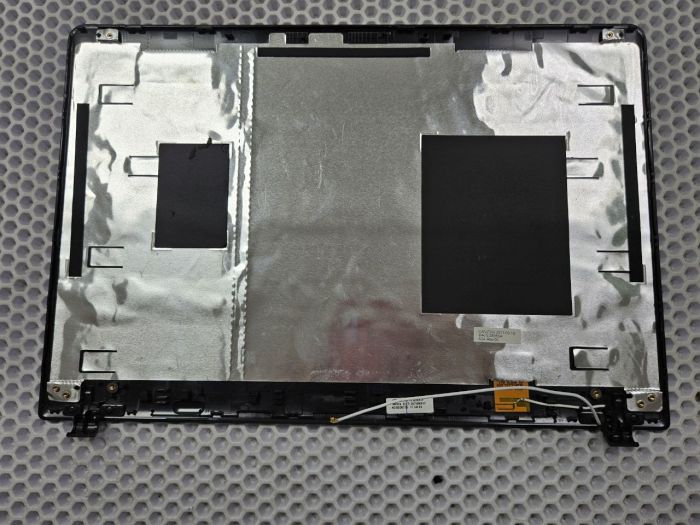 Крышка матрицы для Samsung NP300E4A BA75-03365A (царапины, потертости)