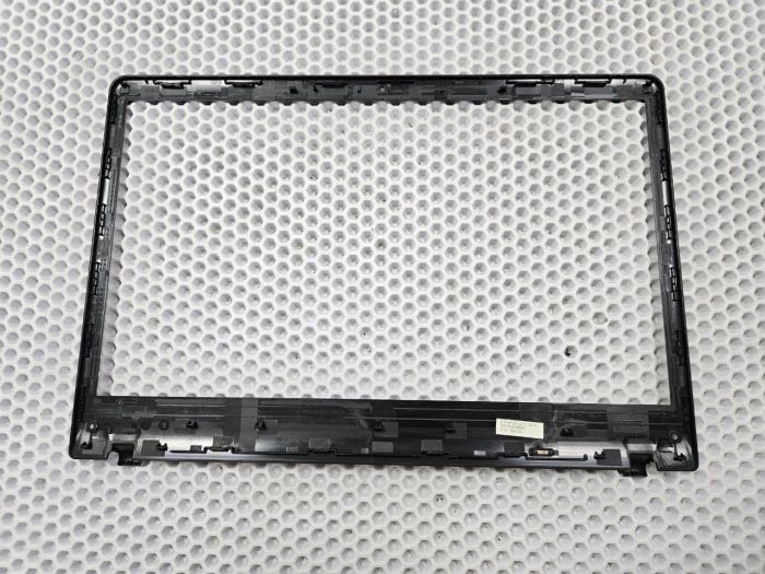 Рамка матрицы для Samsung NP300E4A BA75-03366A черная