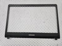 Рамка матрицы для Samsung NP300E4A BA75-03366A черная