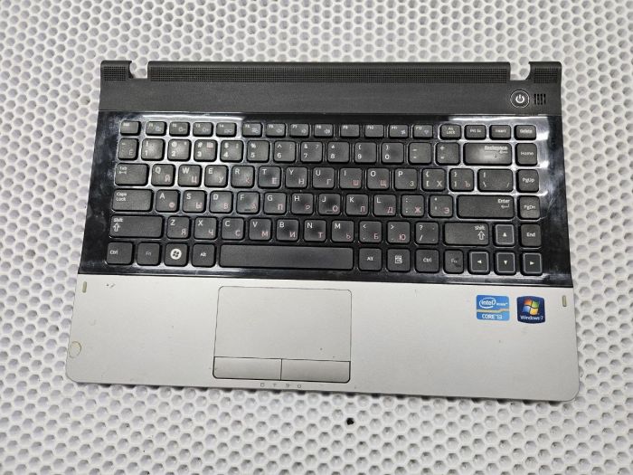 Верхняя часть корпуса (топкейс) с клавиатурой и тачпадом BA75-03402C для Samsung NP300E4A