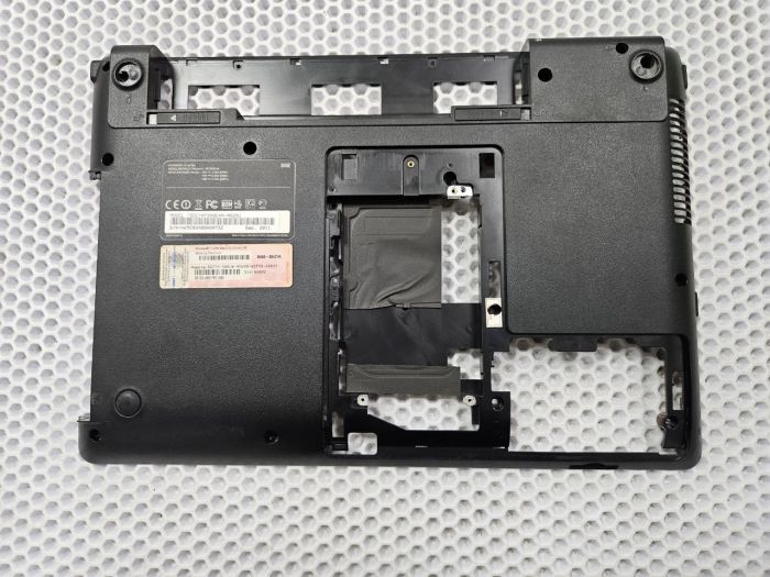 Нижняя часть корпуса (поддон) Samsung NP300E4A BA75-03370A черный